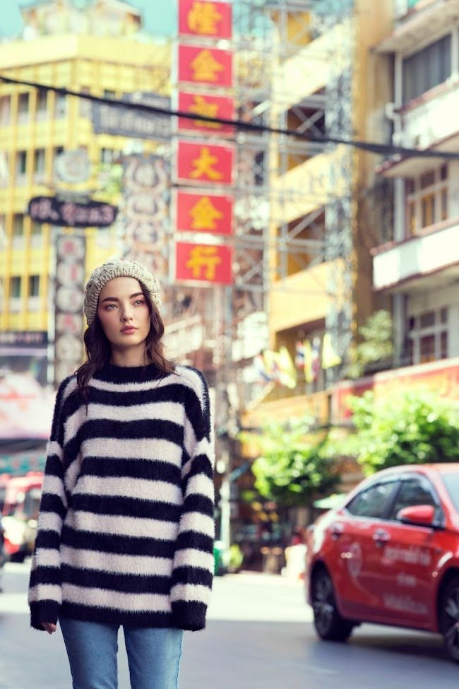 Ideas women's wear white and black sweaters